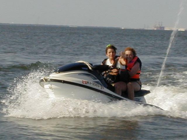 17_Agnes_Jetski